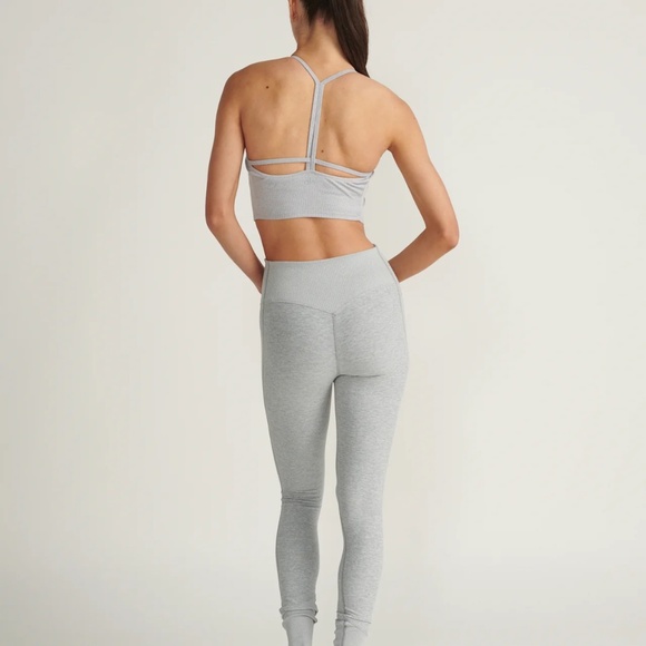 Alo Yoga Alosoft Ribbed Crop Calm Tank Heather Gray XS MSRP $68 - Picture 1 of 5